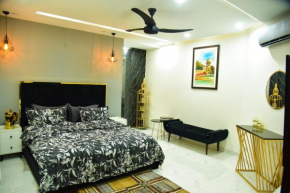 Chic Noir 1 Bedroom Apartment Gulberg